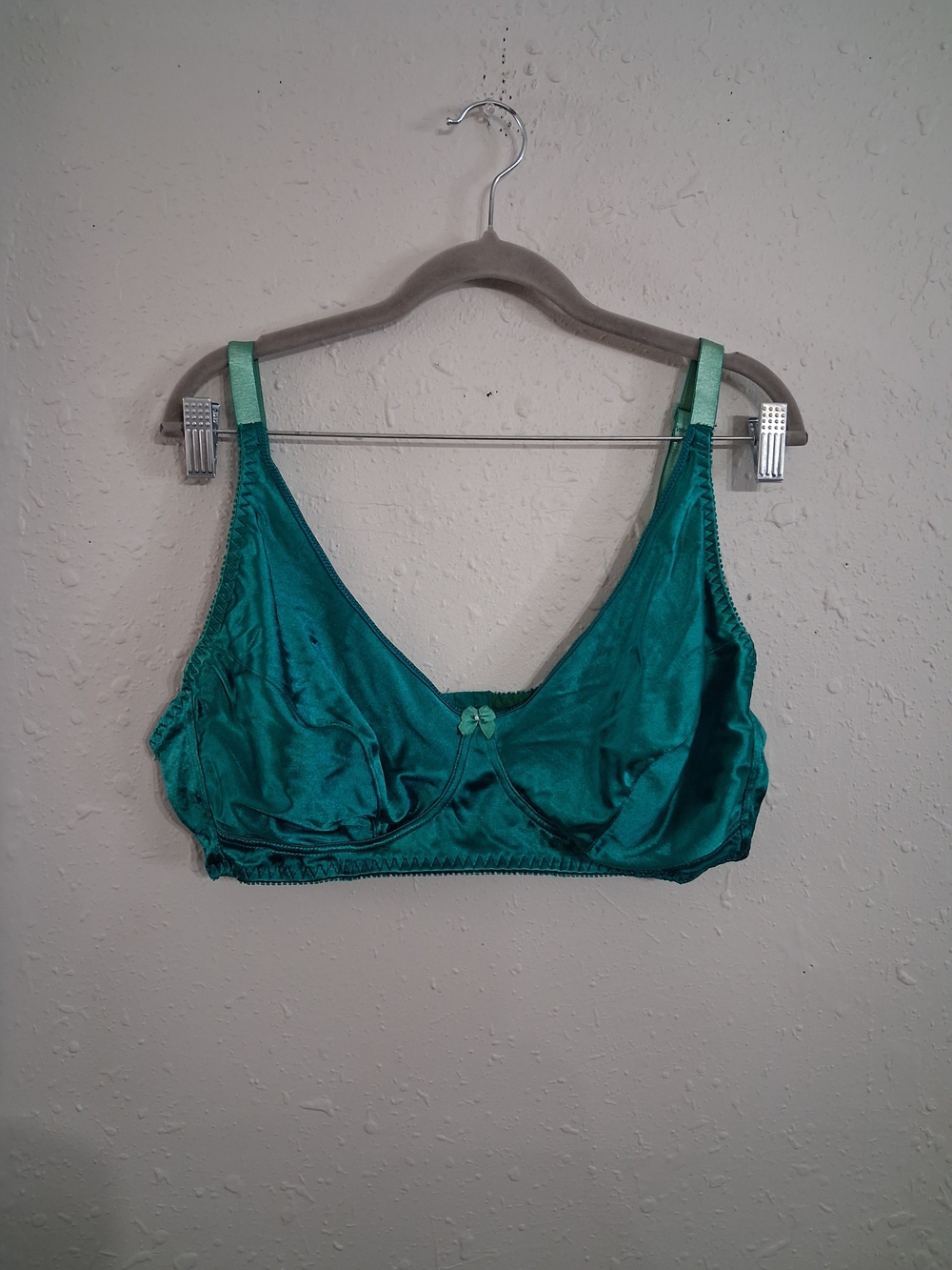 Vintage emerald green woman within bra satin retro pinup 38dd lingerie 90s
